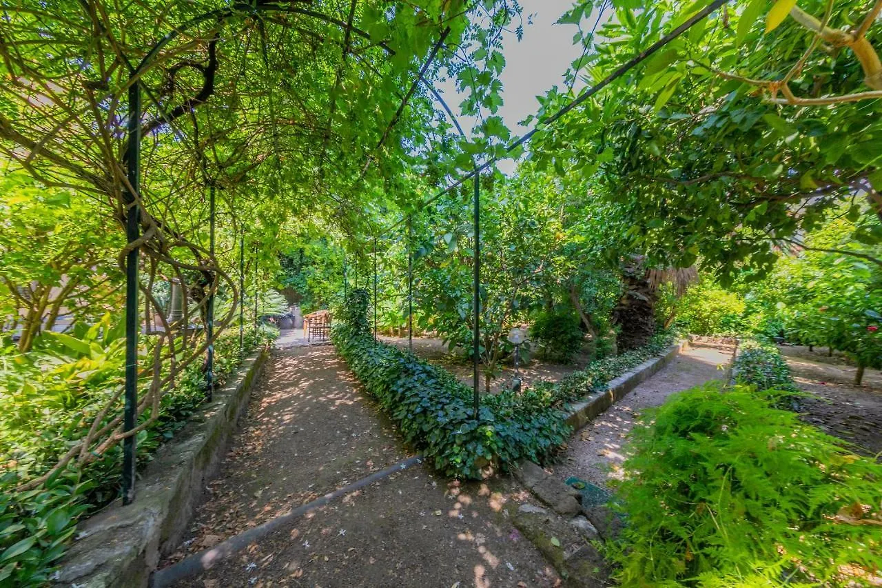 Villa Mezzarancia Palermo 0*,  Italia